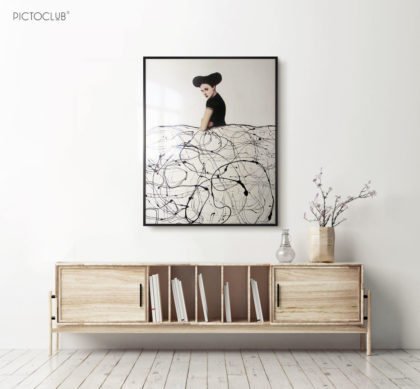 PICTOCLUB Painting Photographs - BLACK AND WHITE MENINA - Alfredo Palmero